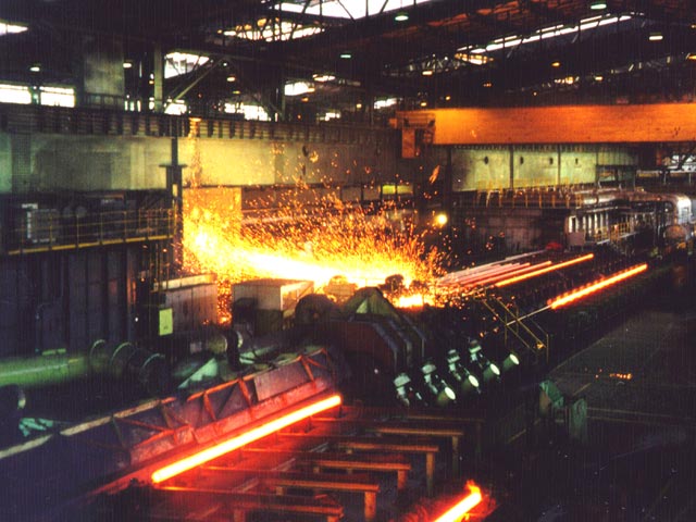 هشدار نسبت به تعطیلی کارخانه‌های فولاد